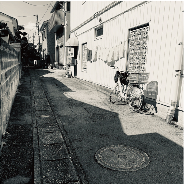 「小道をいくと」