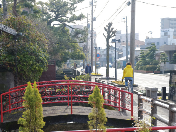 桜川沿いには、水の都を象徴する可愛い橋がいっぱい。